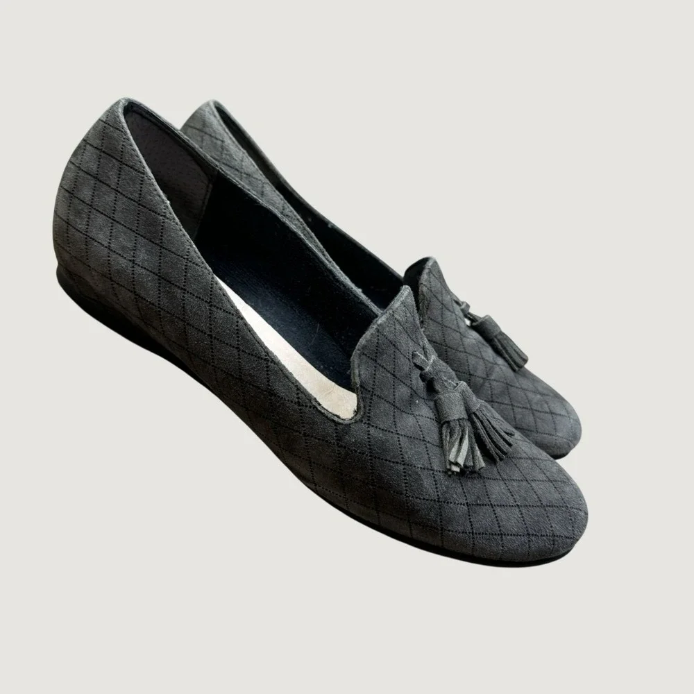 Munro Tassel Loafers 9 M Grey Quilted Suede‎ Comfort Classic Preppy Professional